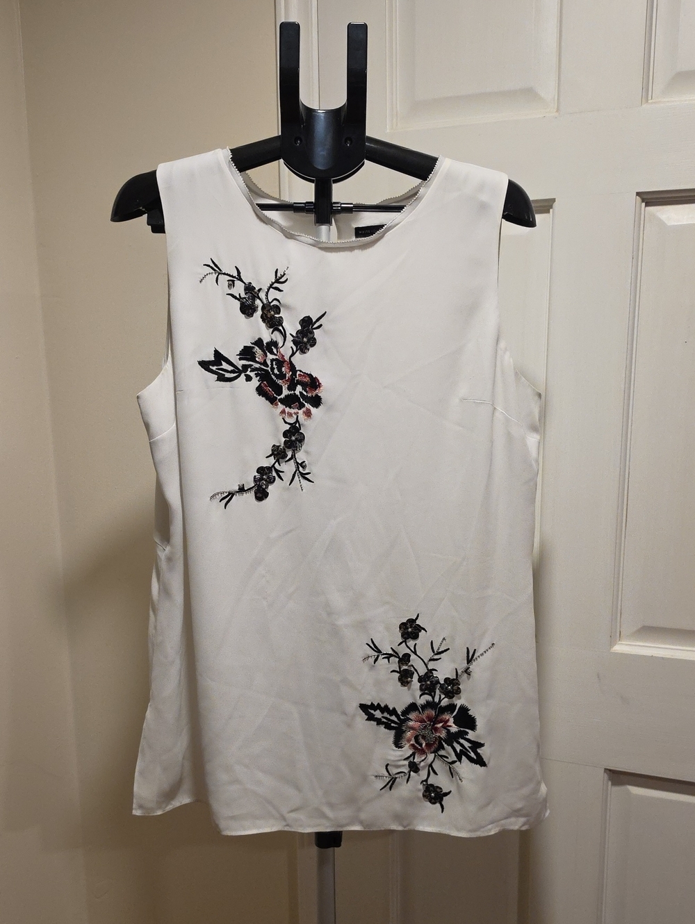 Sleeveless White Floral Embroidered Tunic